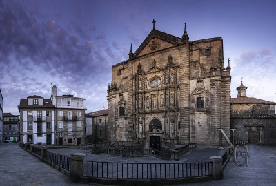 Fachada da igrexa de San Martiño Pinario